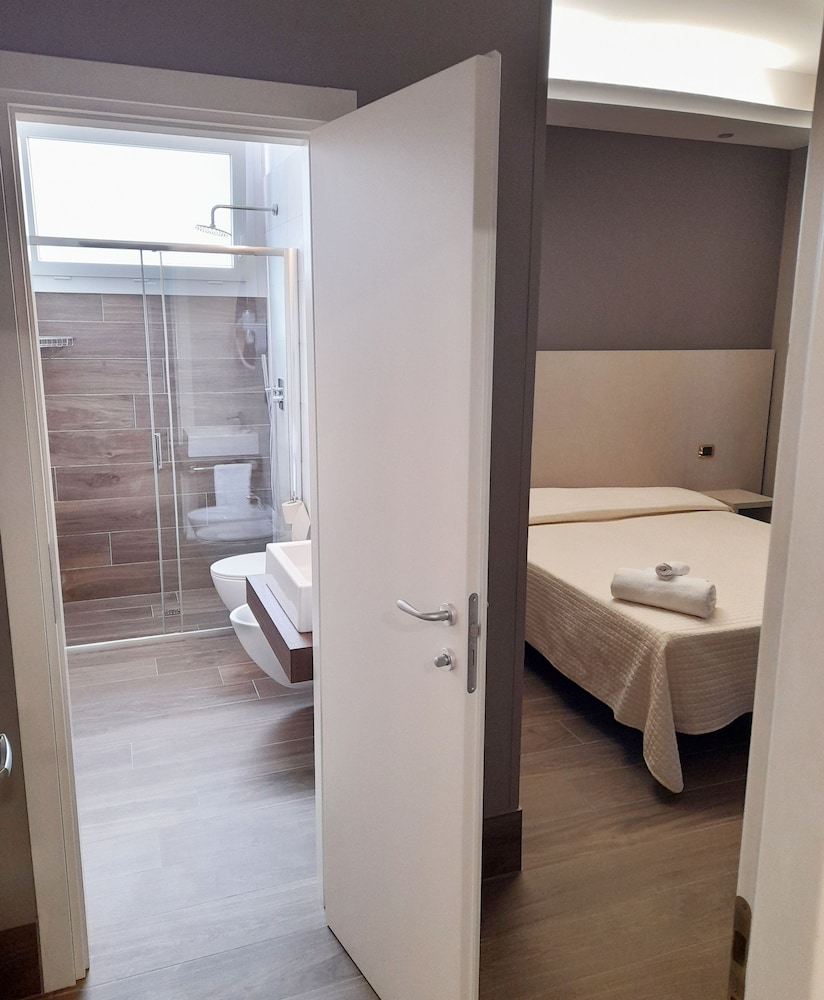 Hotel Royal Plaza 24/27
