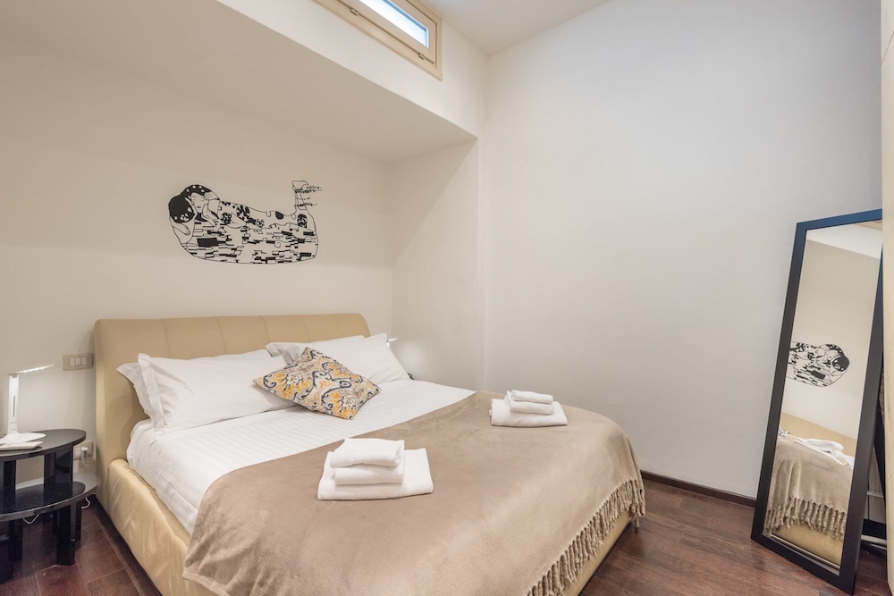 Art Gallery Apartment in Florence 4/33
