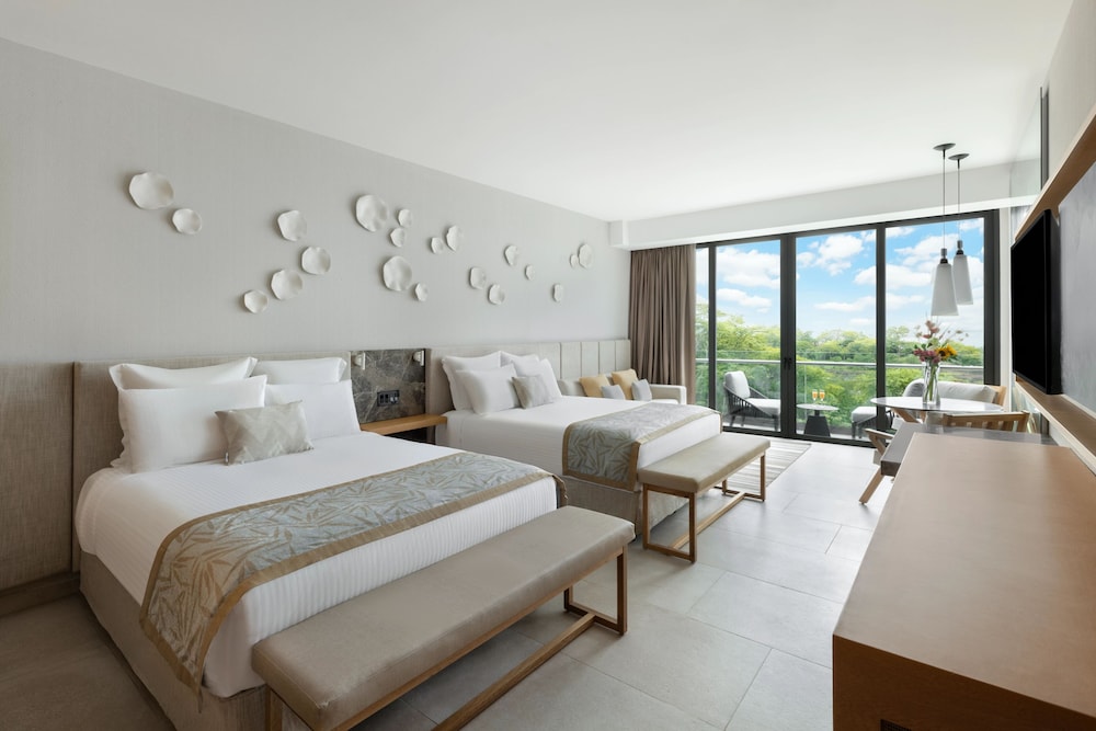 Preferred Club, Junior Suite, 2 Queen Beds, Water Park View