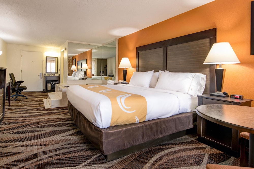 Quality Inn Creekside - Downtown Gatlinburg 24/45