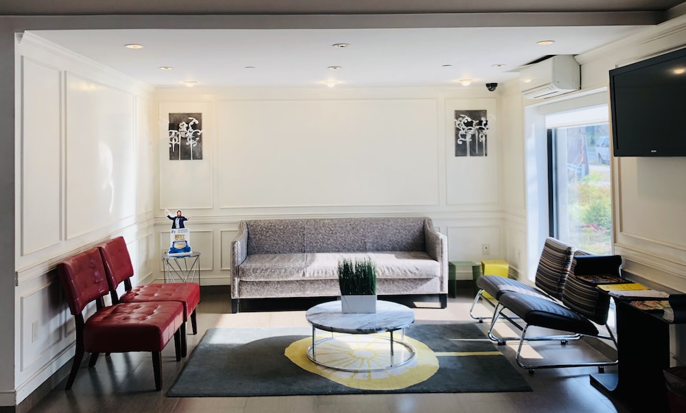 Ramada By Wyndham Staten Island 21/38