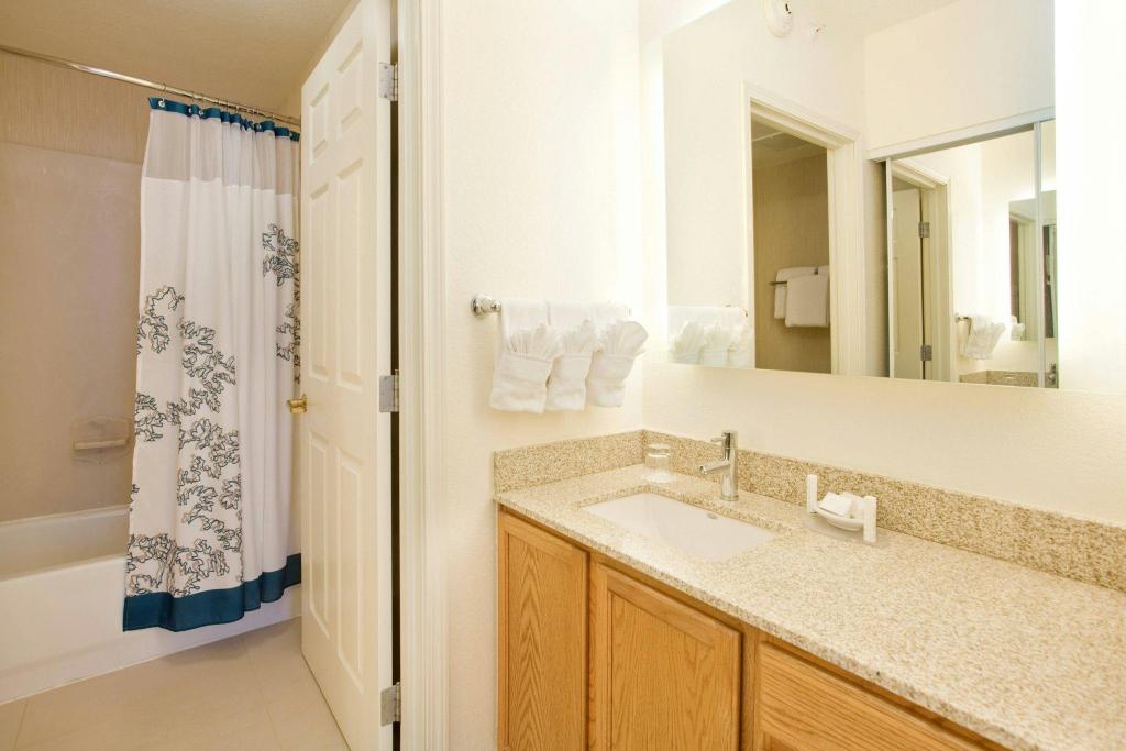 Ocean, Studio, Queen Bed, Sofa