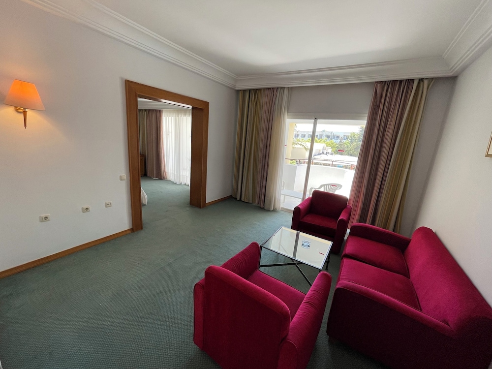Marina Palace 50/69
