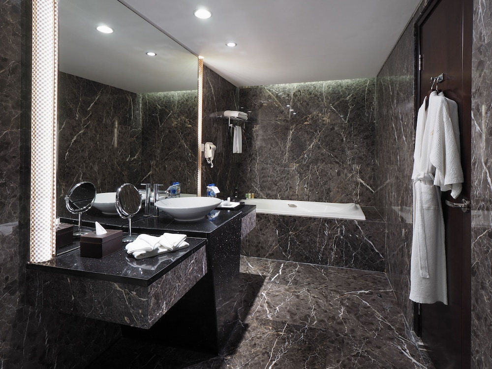Cambridge Hotel Medan (ex Grand Swiss Belhotel Medan) 30/71