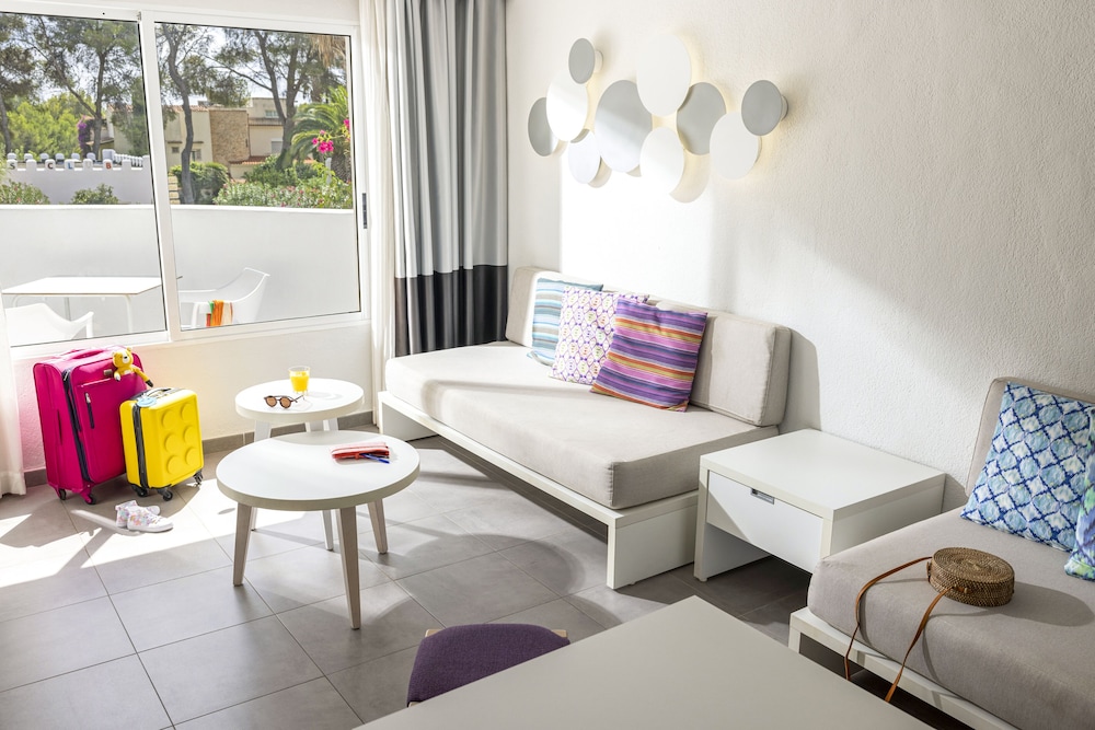 TUI Magic Life Cala Pada 40/65