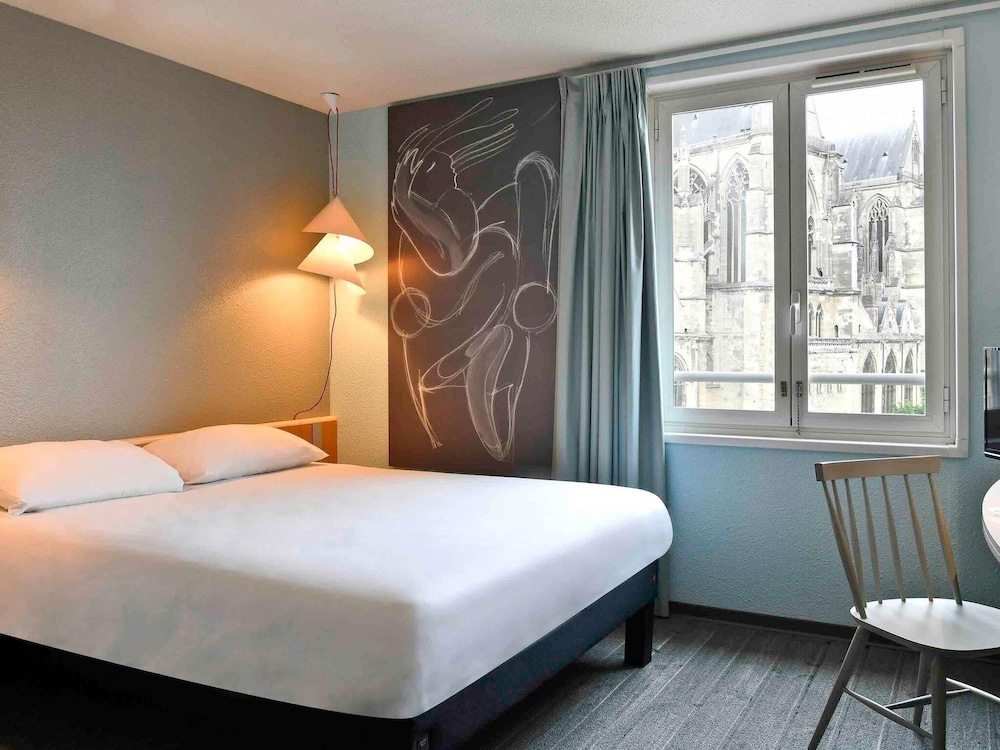 Ibis Saint Quentin Basilique 22/70