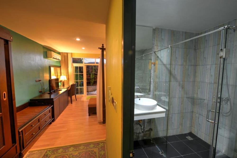 Baan Phuanda Phuket 22/79