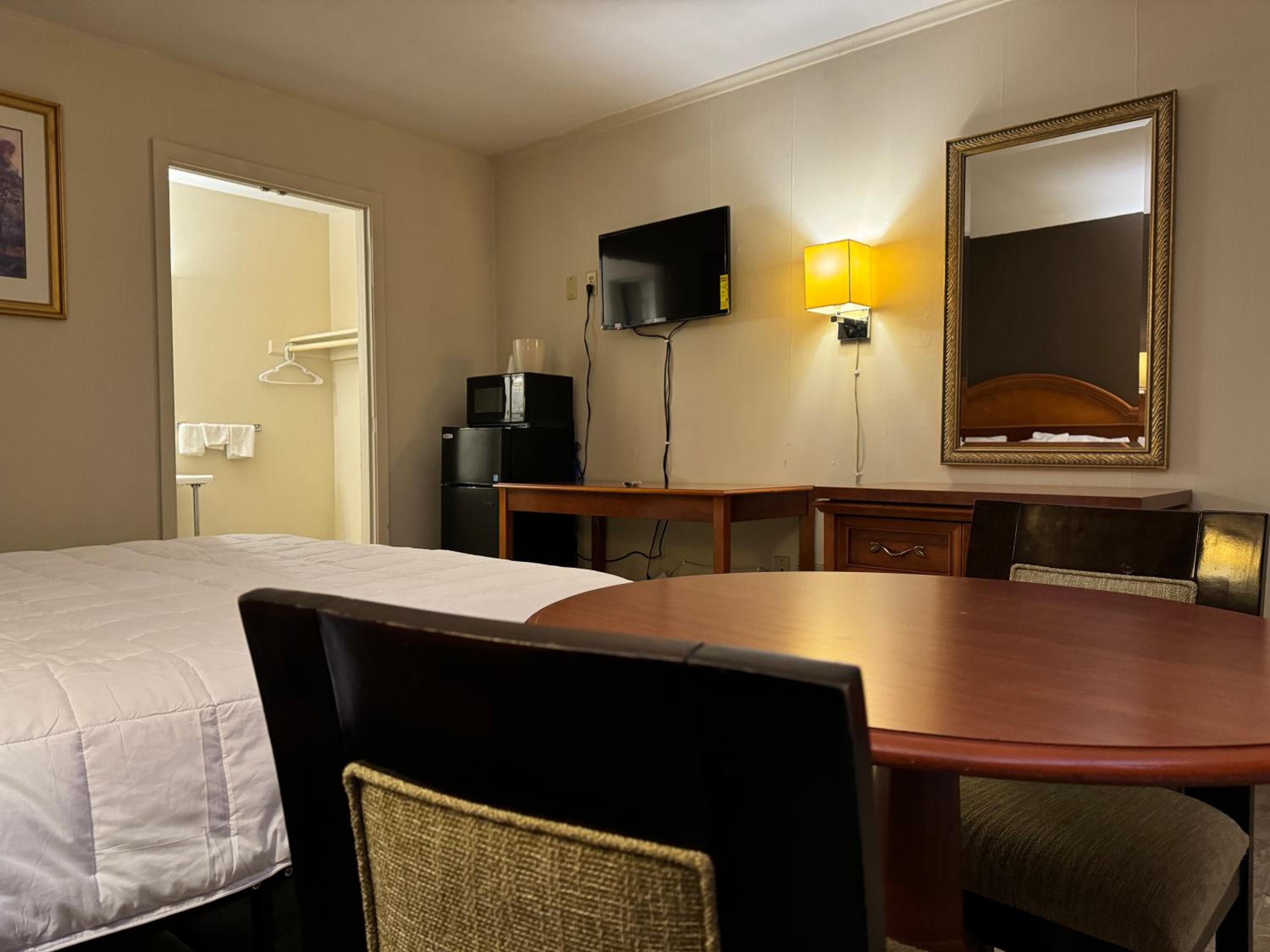 Country Club Inn &amp; Suites 29/51