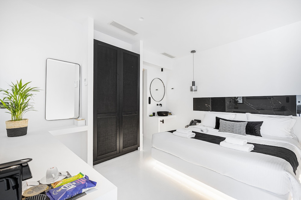 2 BEDROOMS, PREMIUM, SUITE, PRIVATE POOL