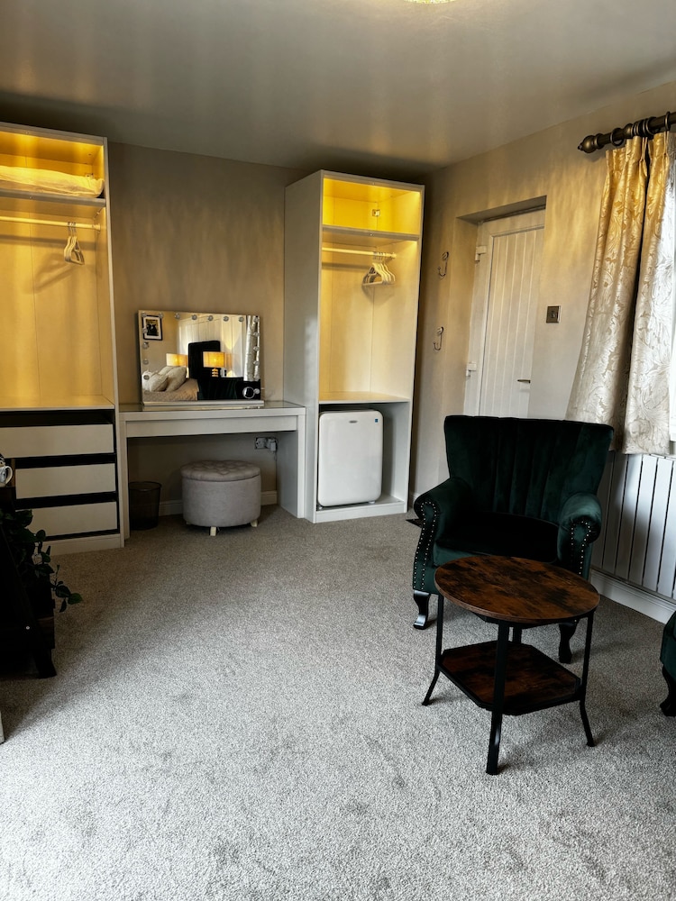 The Chequers Inn 32/50