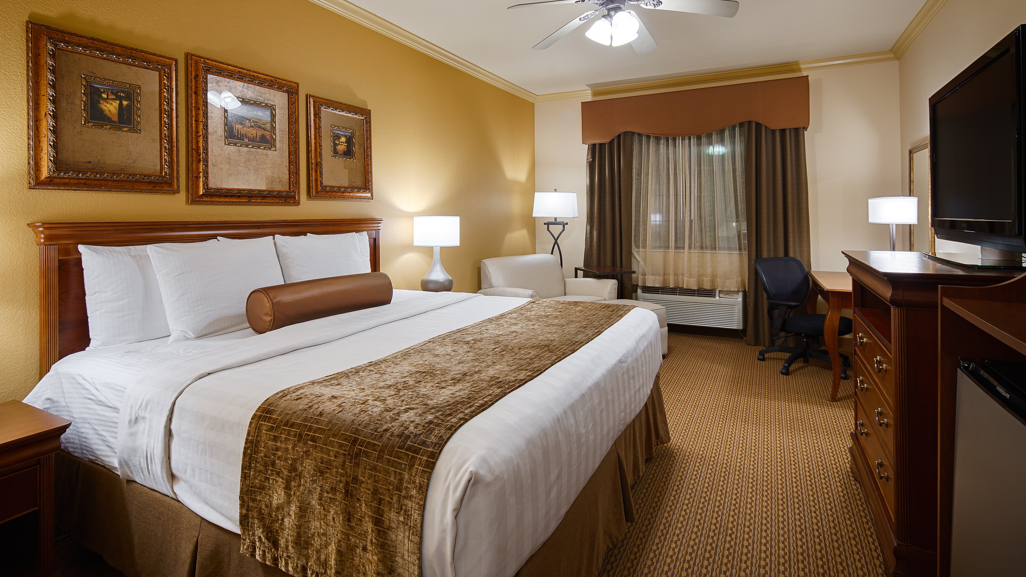 Best Western Plus Crown Colony Inn and Suites 12/59