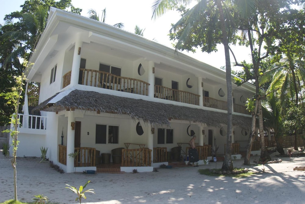 Evolution Dive And Beach Resort 1/46