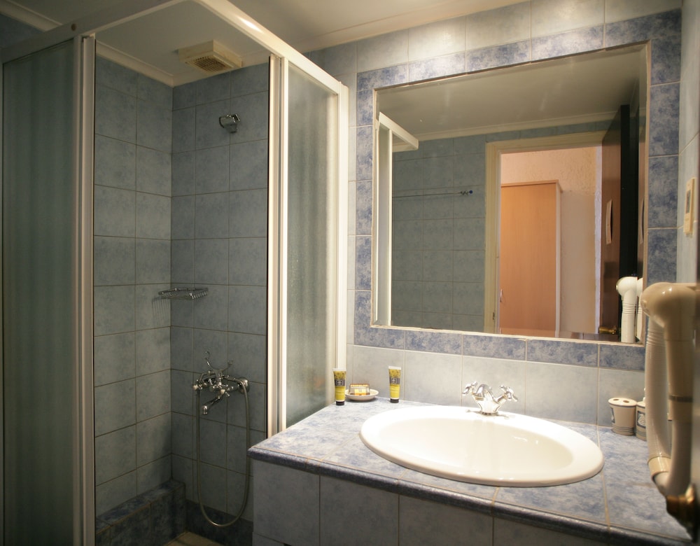 Andros Holiday Hotel 68/68