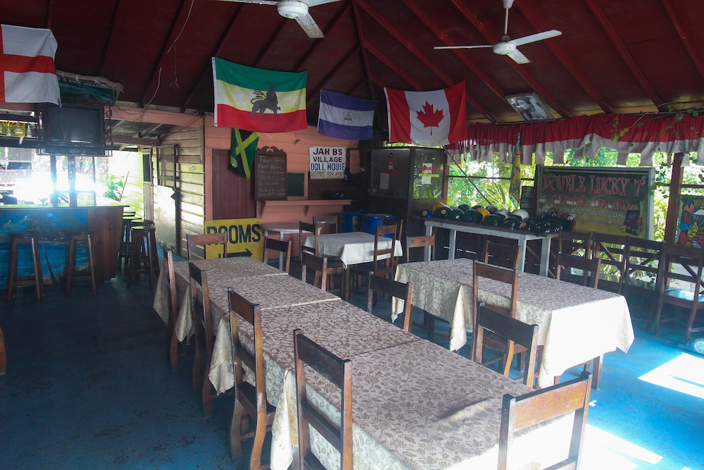 Beach Road Cottages At Jah Bs 19/29