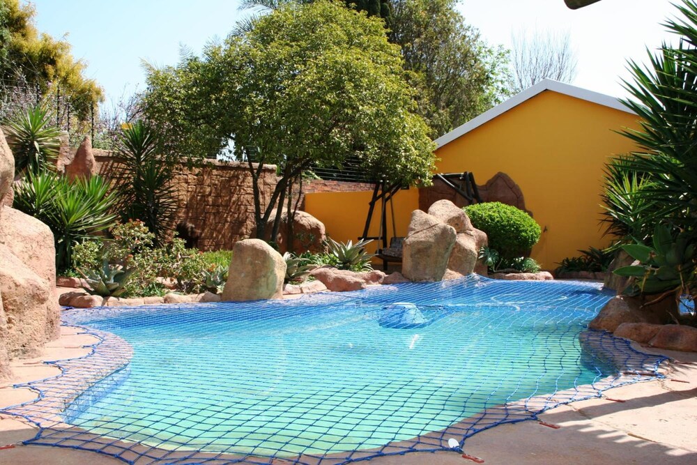 Flintstones Guest House Fourways 39/50