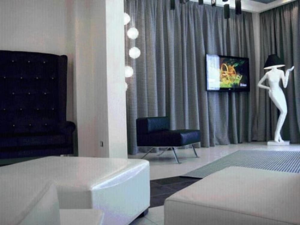 Atmosphere Suite Hotel 51/56