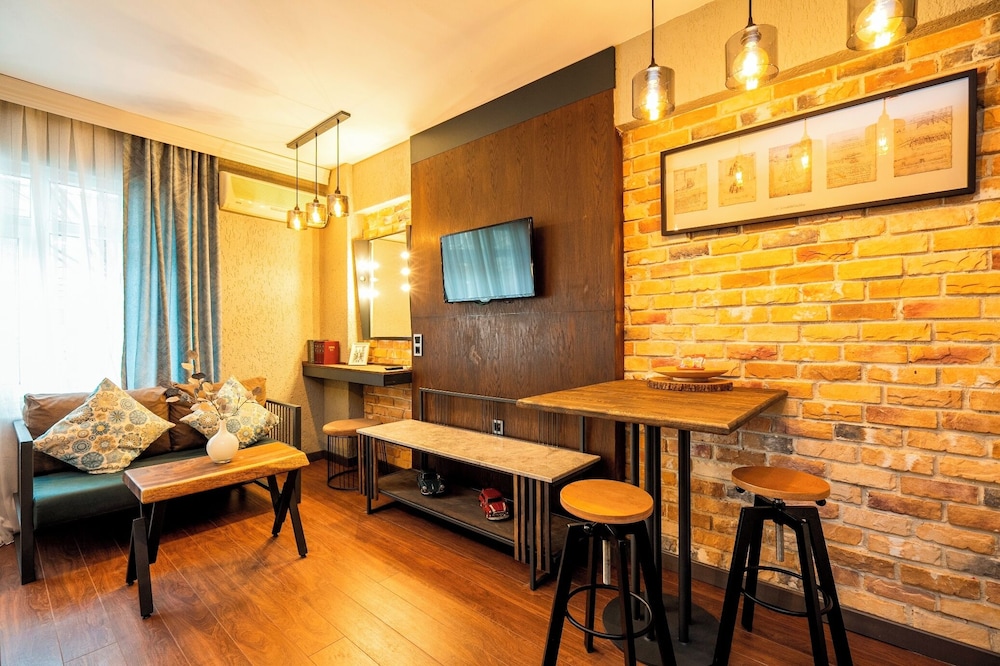 Cube Suites 82/100