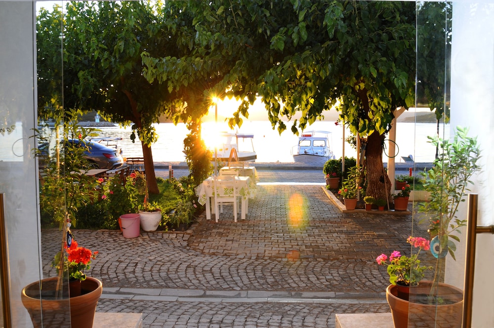 Teos Lodge Pansiyon & Restaurant 44/55