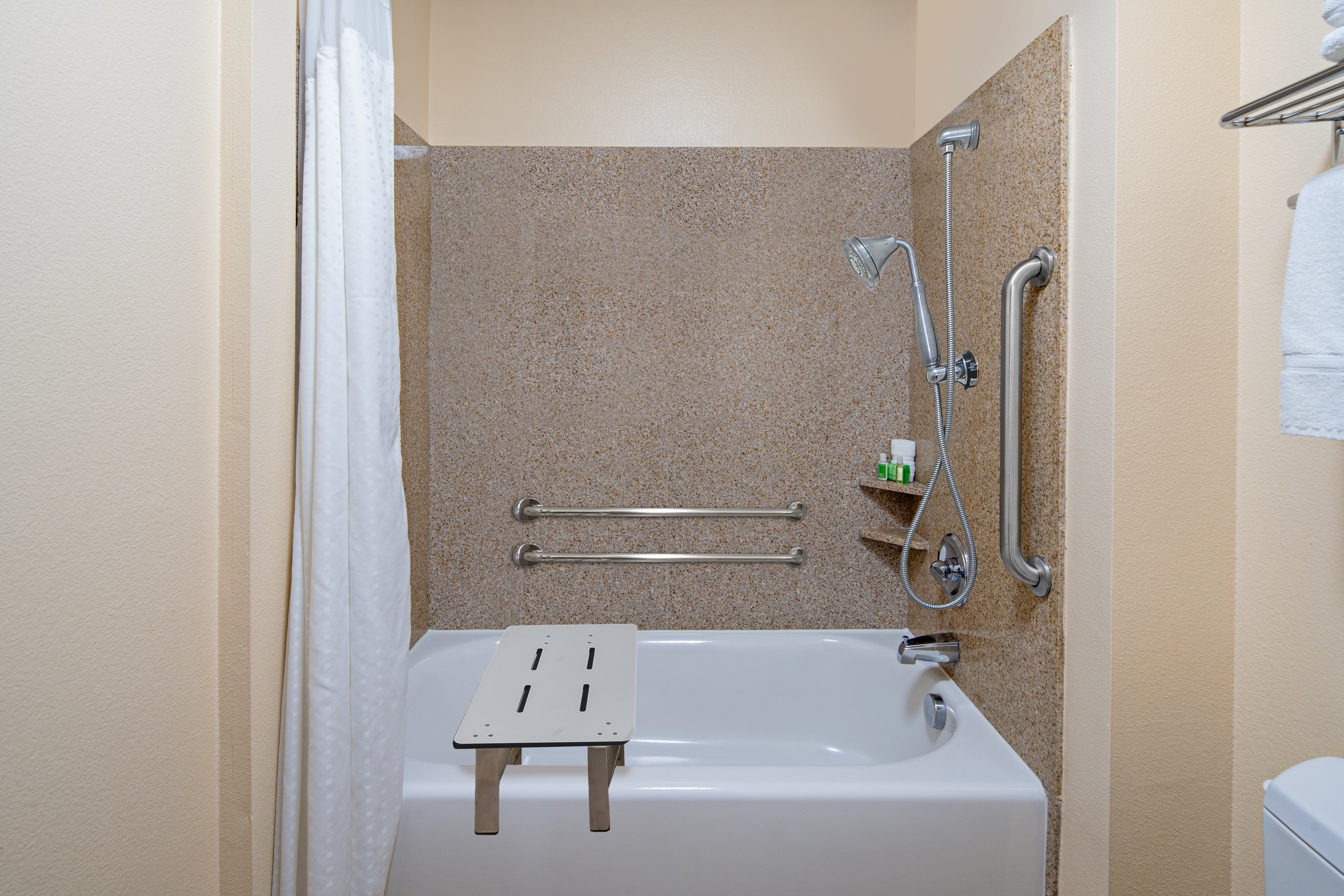 Holiday Inn Oceanside Camp Pendleton Area 39/41