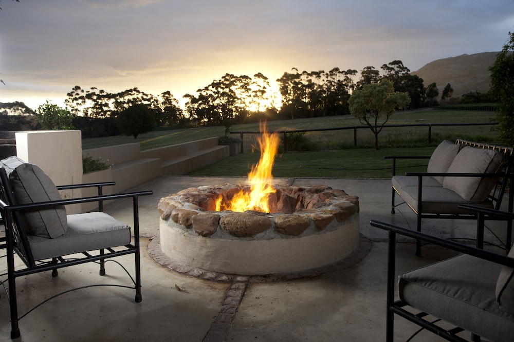 Blue Gum Country Estate 86/89