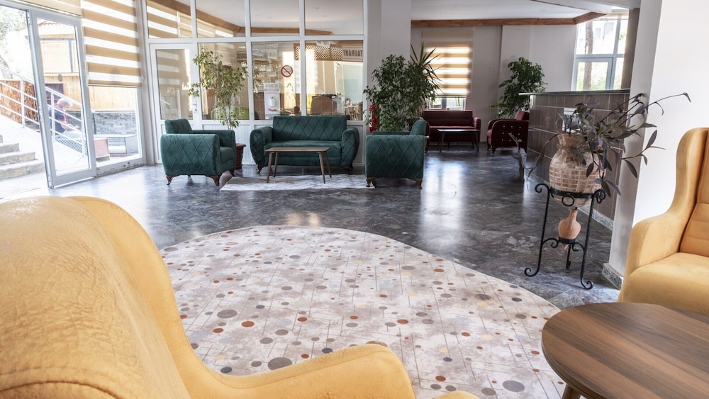 Side Spring Hotel 40/46