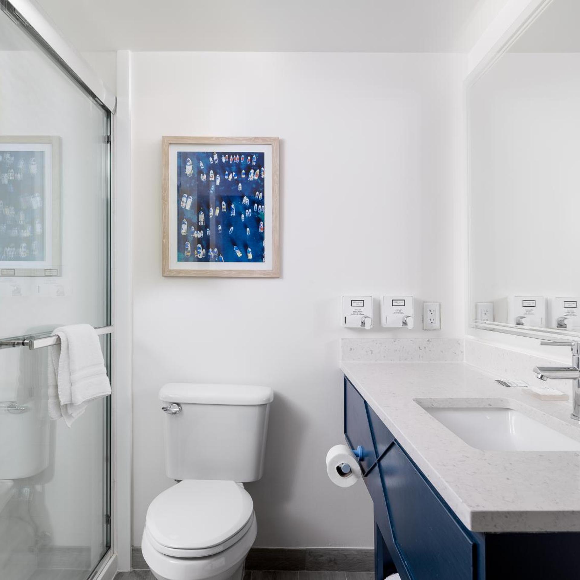 غرفة بسرير كوين في طابق منخفض، Hotel 1620 Plymouth Harbor 5/6
