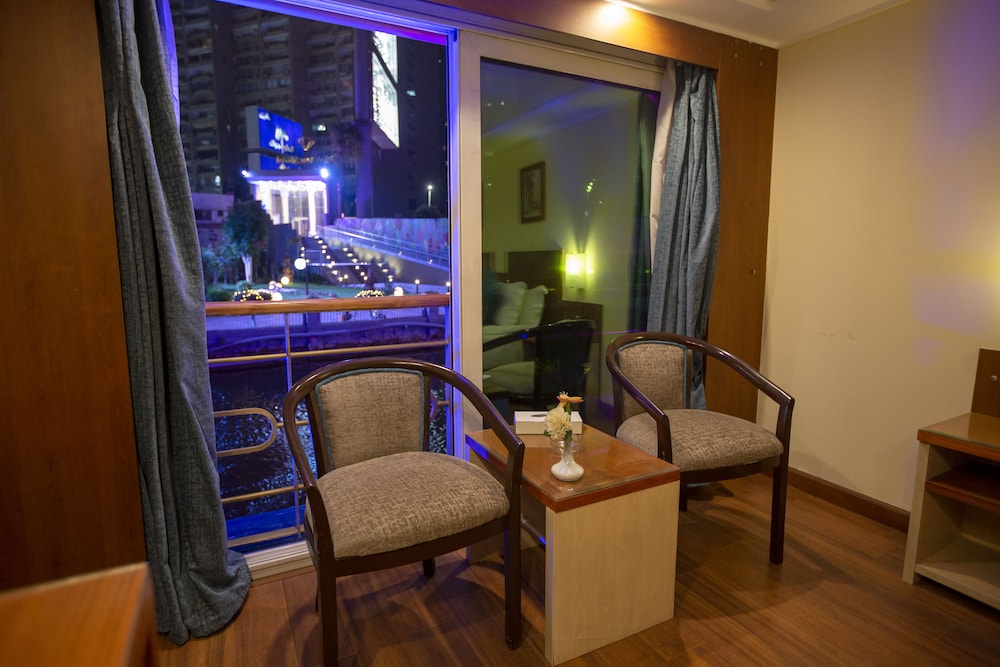 Nile View Jewel 36/50
