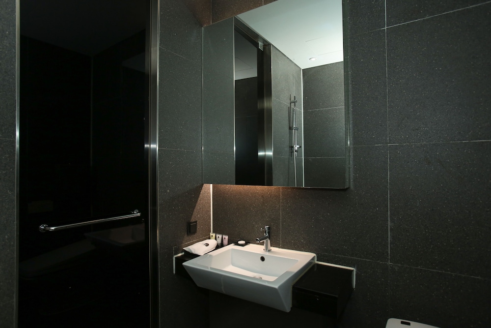 Hotel The Designers Hongdae 74/80