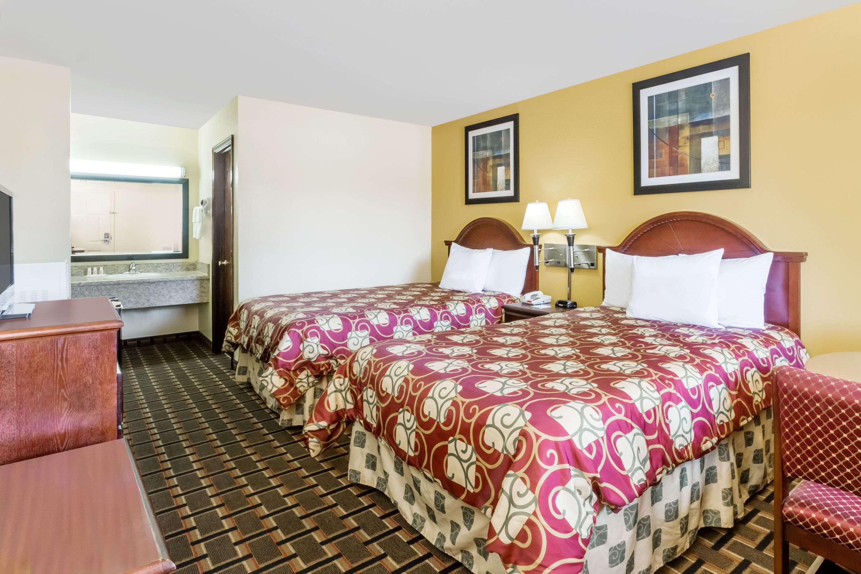 Days Inn by Wyndham Blakely 10/23