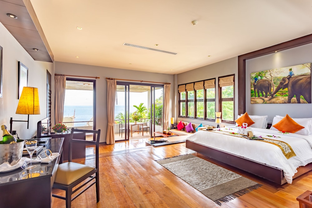 Grand Thai Natural Ocean View and Spa Bath