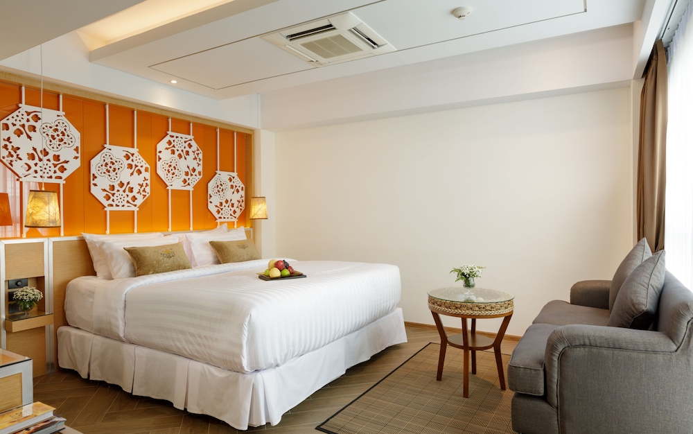LUXURY, SUITE, KING BED