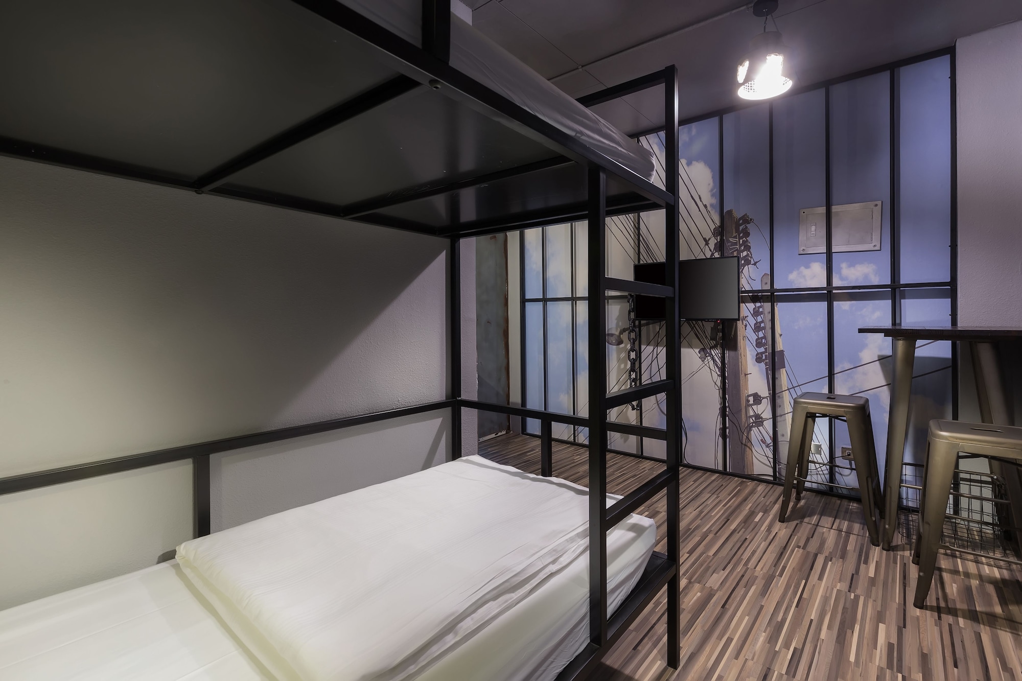 BUSINESS, TWIN BEDS