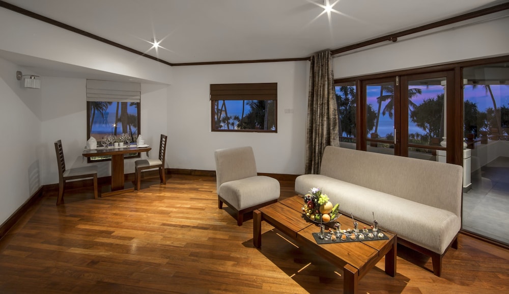 Royal Palms Beach Hotel 34/66