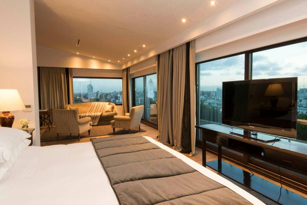 Penthouse Suite, King Bed, City View