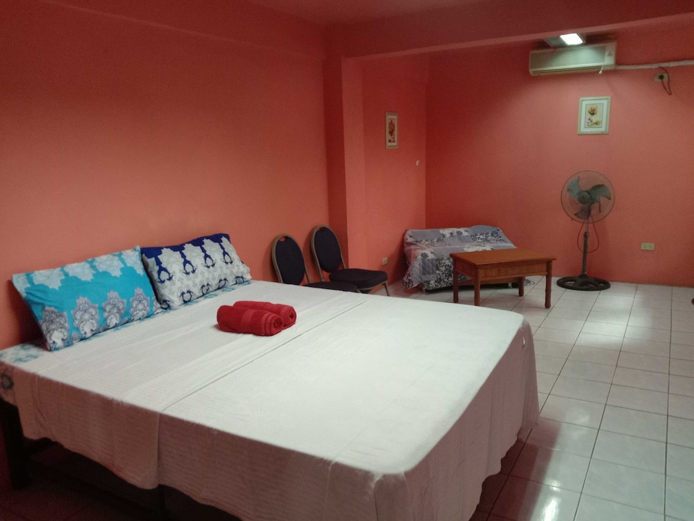 1St Street Park Apartelle 25/55