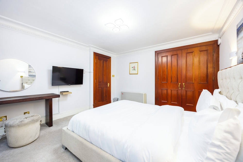 Carlton Court 8/50