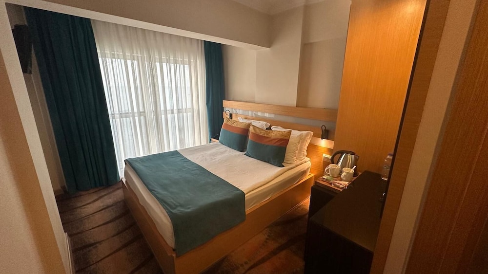 Ilayda Hotel 48/68