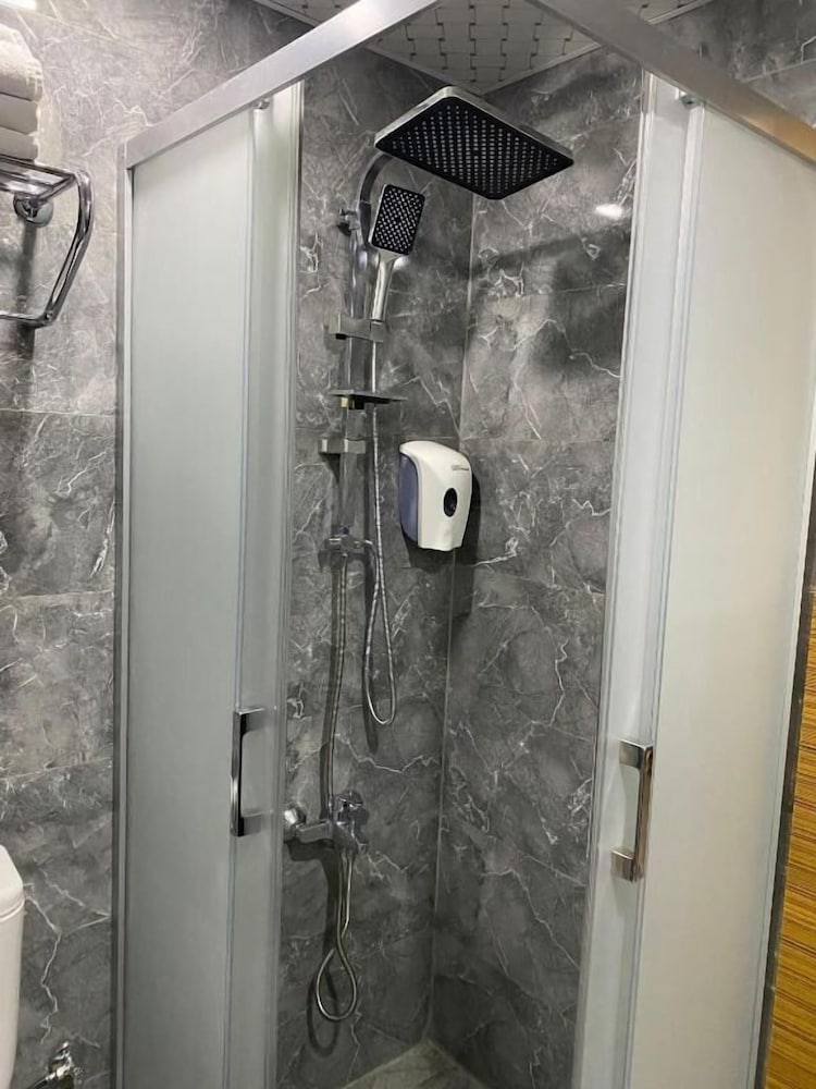 Rabis Hotel 42/45