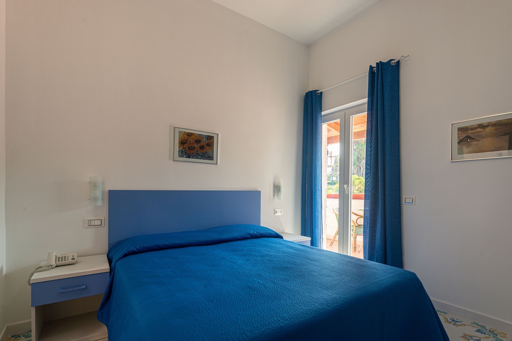 ROOM, DOUBLE OR TWIN BED, GARDEN VIEW