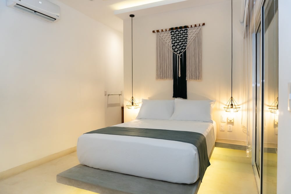 DELUXE, DOUBLE BED