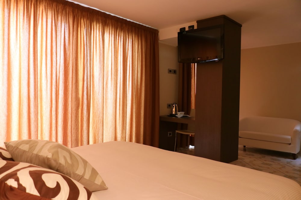 Ancora Hotel 40/72