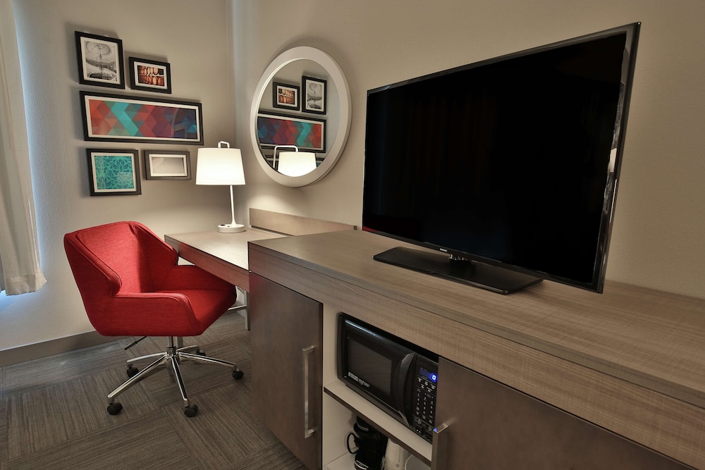 Hampton Inn & Suites Asheville Biltmore Area, NC 43/46