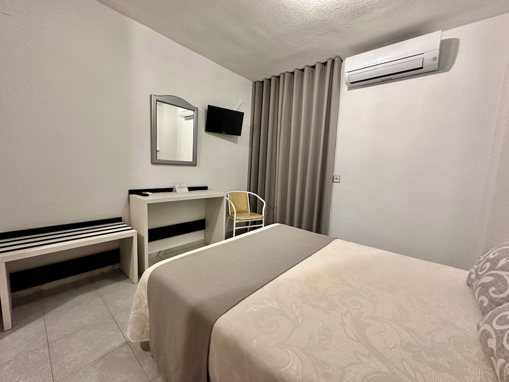 HOTEL EL PARAISO 9/18