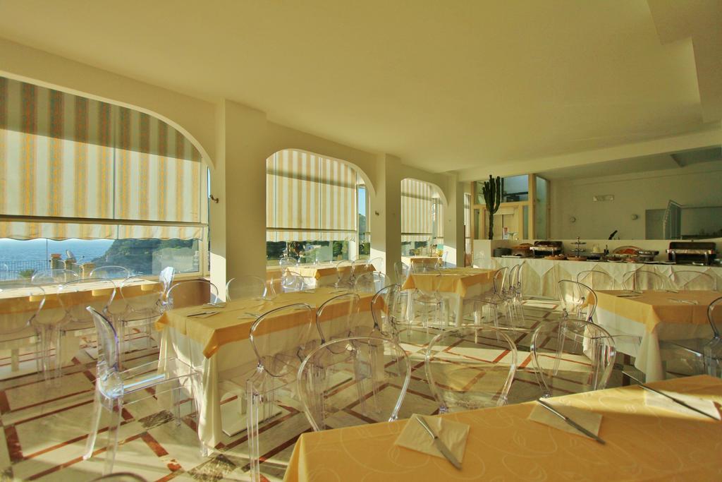 Hotel Baia Azzurra 52/70