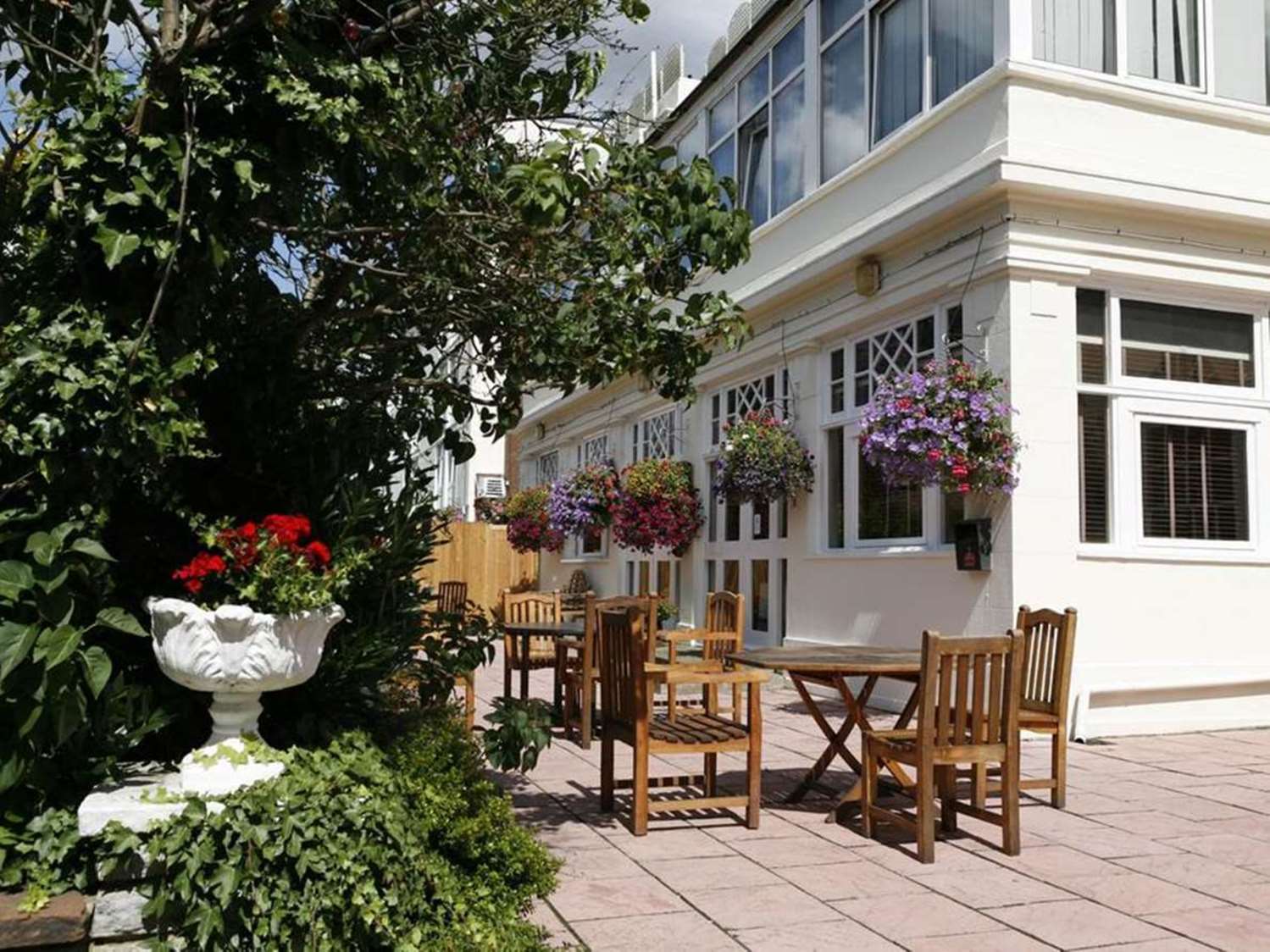 London Croydon Aerodrome Hotel by Sunday 21/29