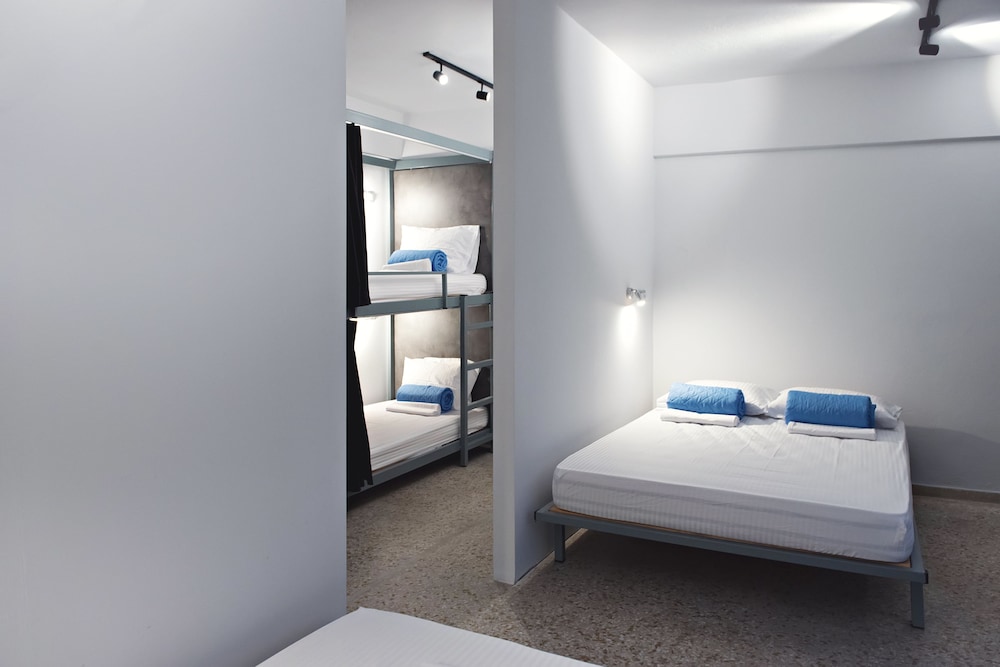 FEMALE DORM, FEMALE ONLY, 6 BEDS
