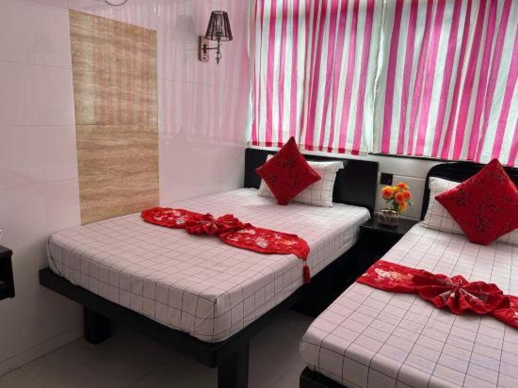 Female Dorm, Single Bed