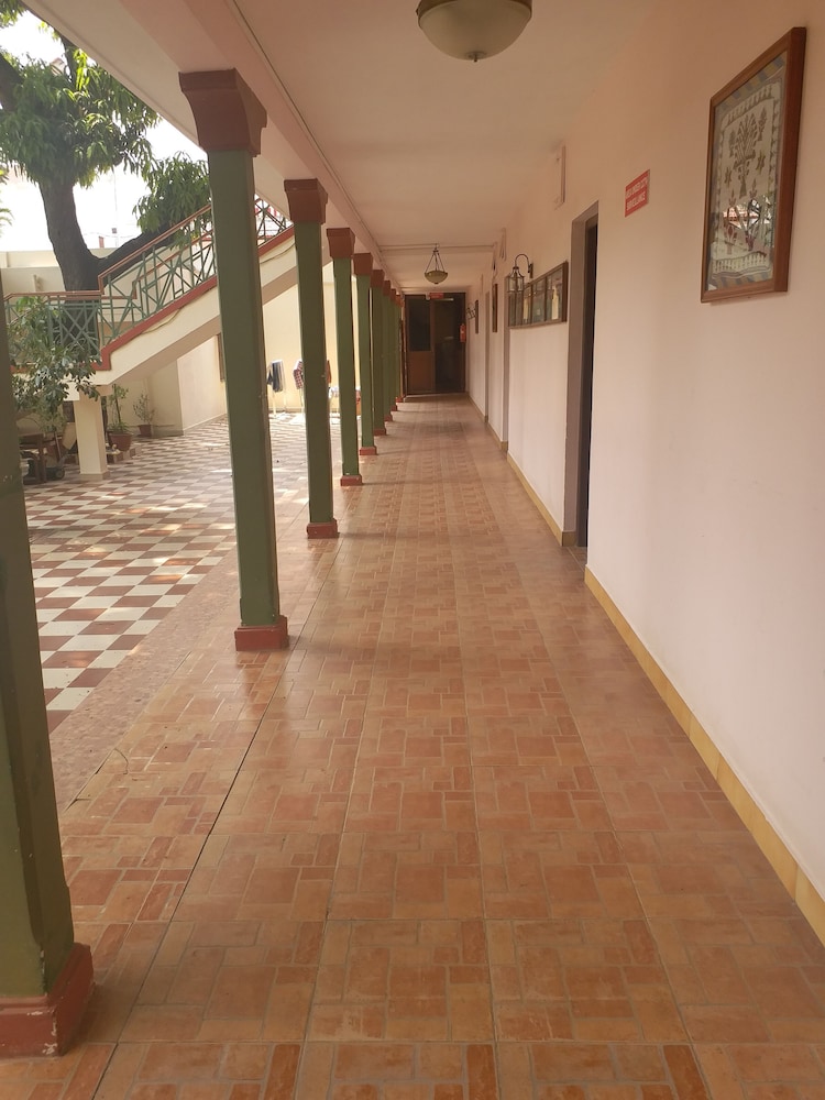Jayamahal Palace Hotel 64/68
