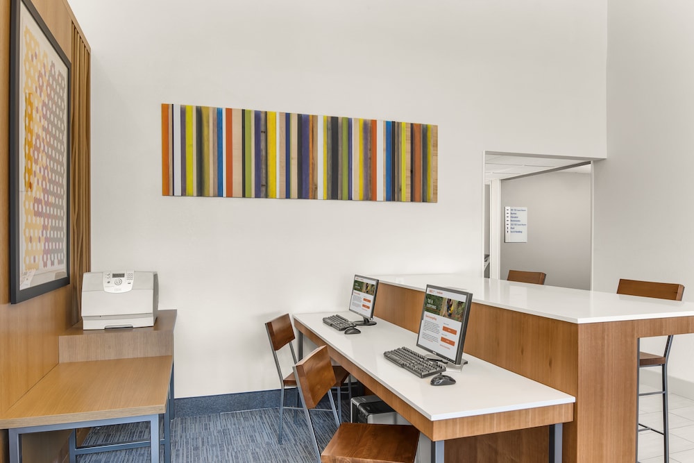 Holiday Inn Express Hotel Suites Greenville Spartanburg Duncan 57/66