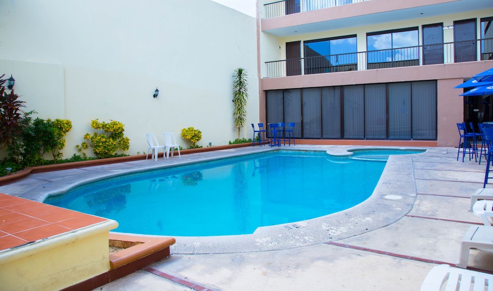 Hotel Ambassador Merida 67/72